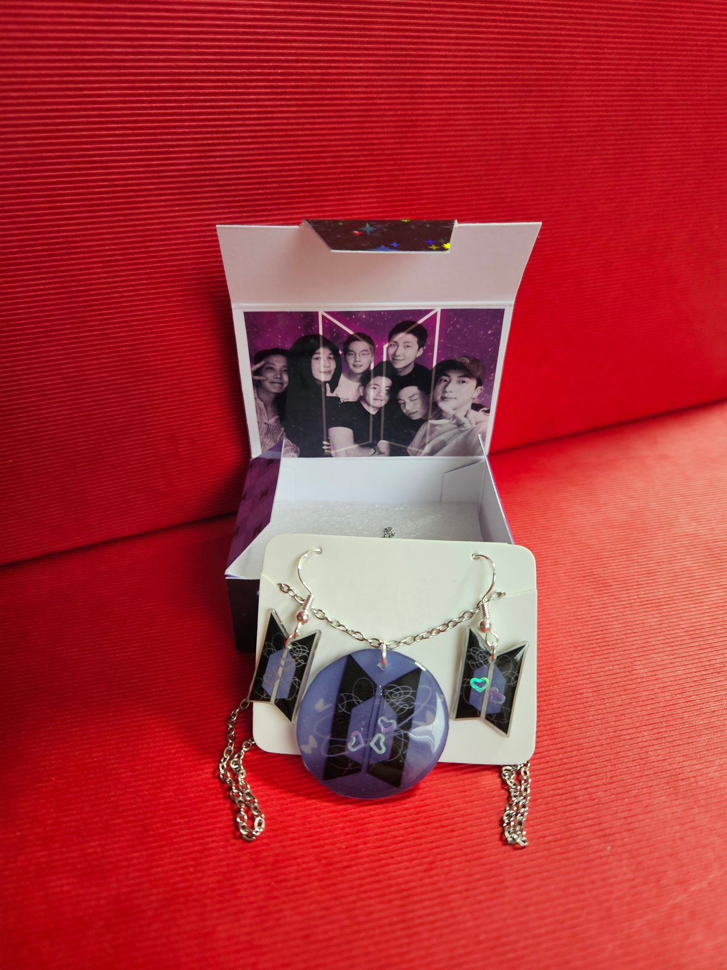 Collar y pendientes Bts