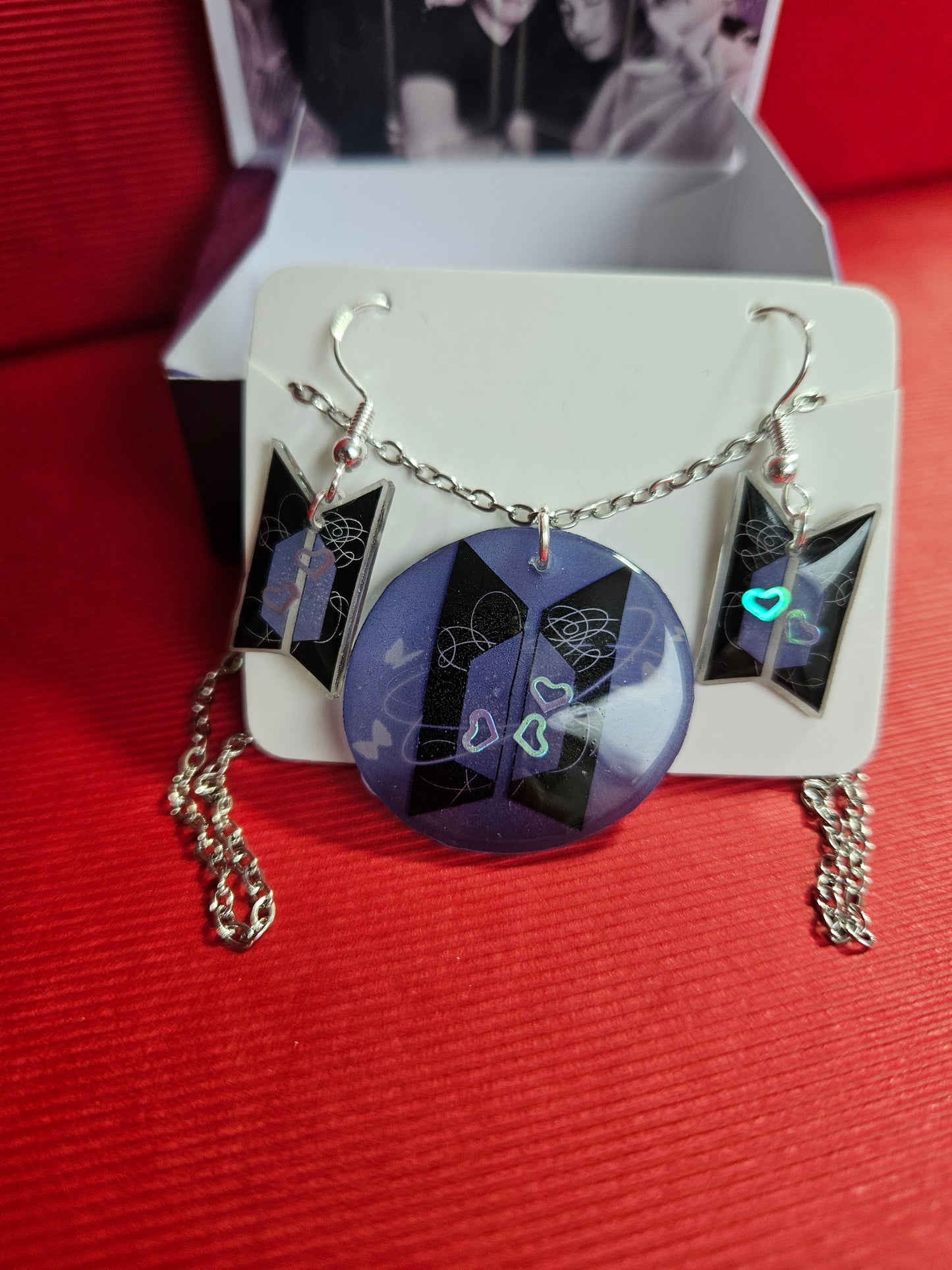 Collar y pendientes Bts